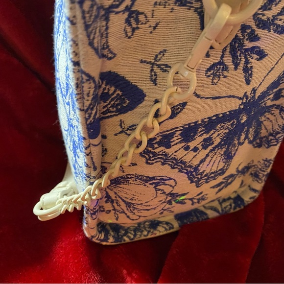 Betsey Johnson Blue and Cream Floral Crossbody Bag - Picture 8 of 10